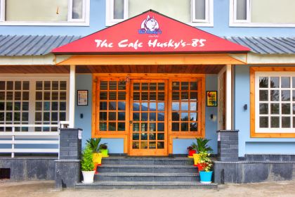 The Husky Lodge and Cafe Manali