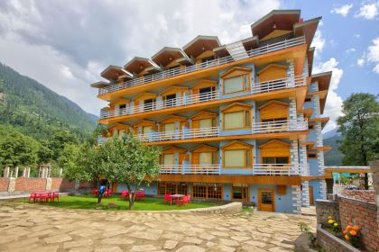 The Husky Lodge and Cafe Manali