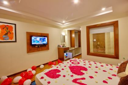 VIP Suite Room - The Husky Lodge and Cafe Manali