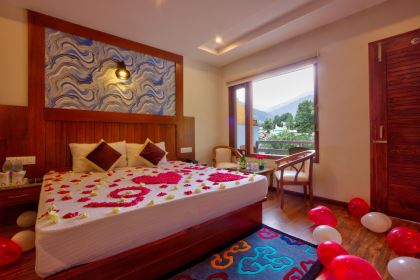 Honeymoon Suite Room - The Husky Lodge and Cafe Manali