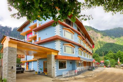 The Husky Lodge and Cafe Manali